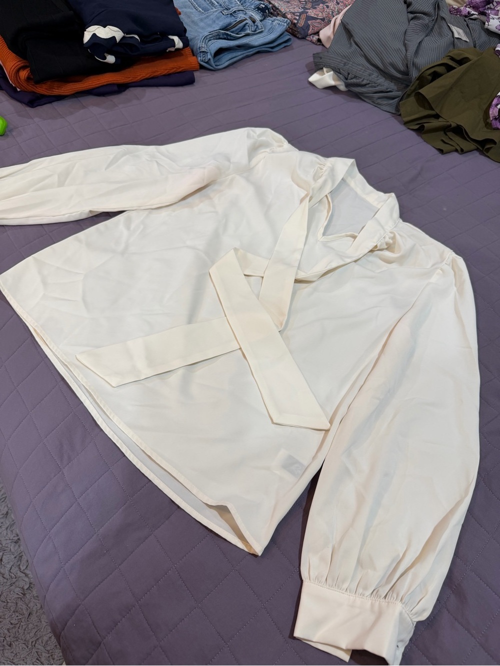 Women's Cream Tie-Neck Puff Sleeve Blouse